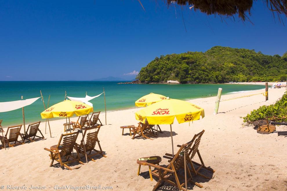 Imagem um dia encantador na praia de Ubatuba.